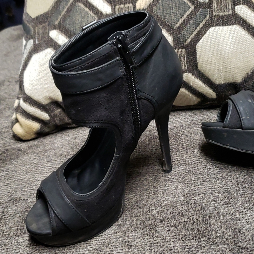 Heels - Picture 3 of 6